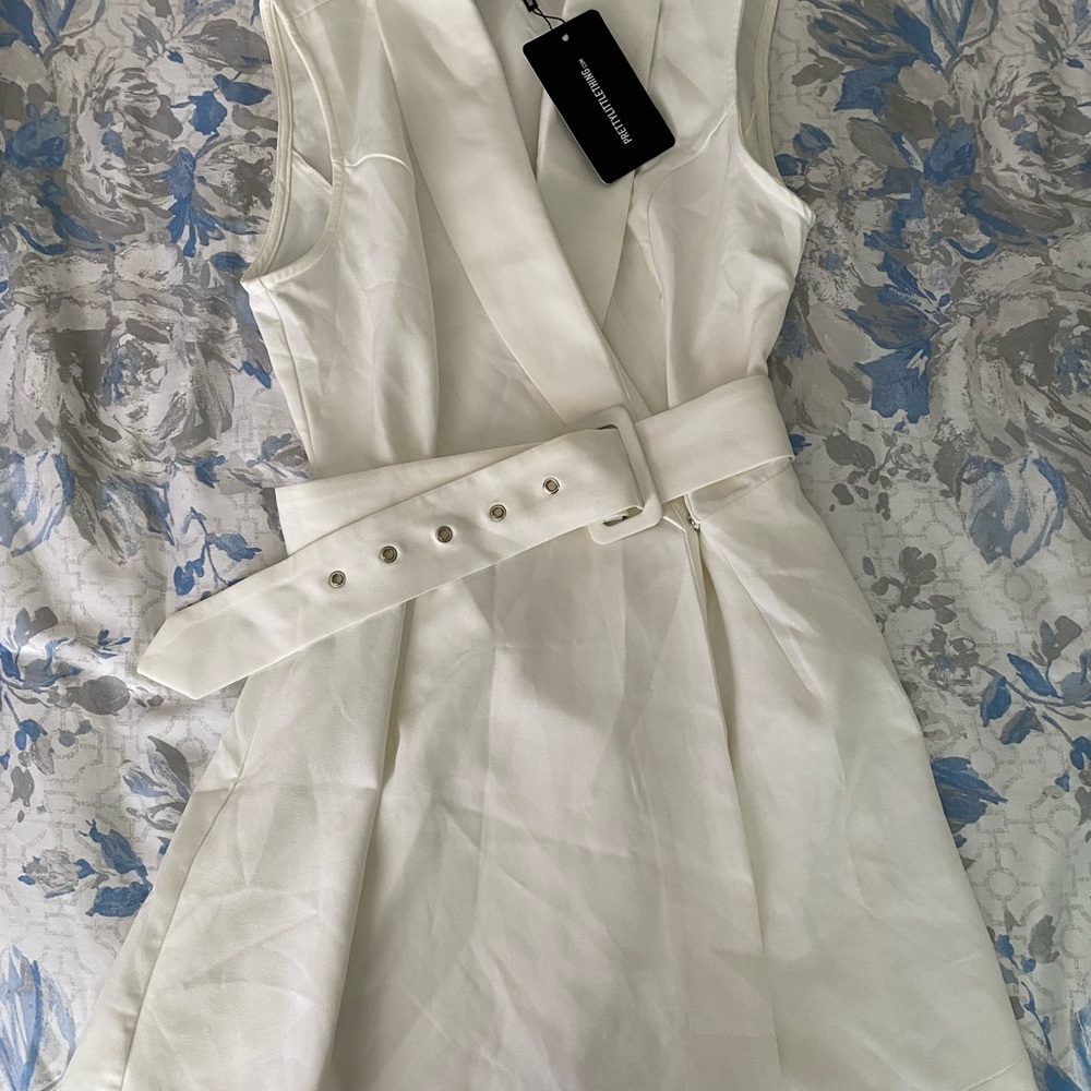 Prettlittlething asymmetrical romper with belt - Picture 3 of 3